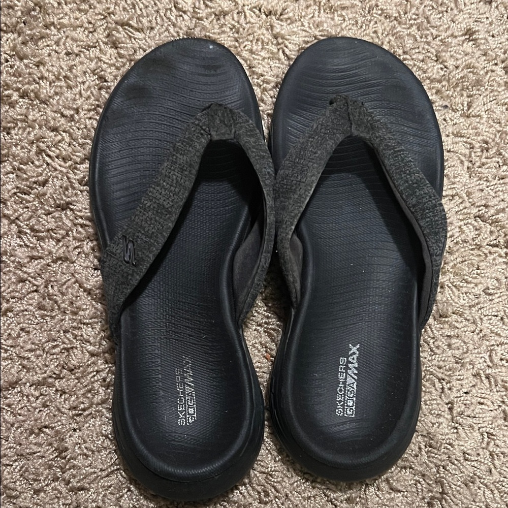 Skechers Black Cushioned Foam Flip Flops